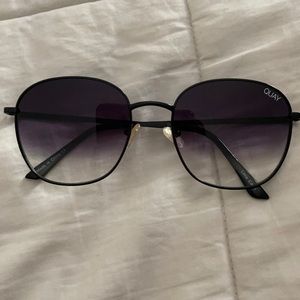 Quay Jezabelle black fade glasses with case